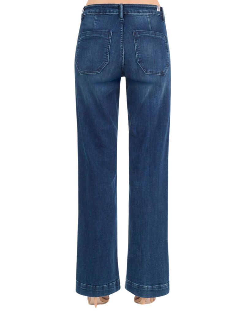 The Confidante Love Her Madly