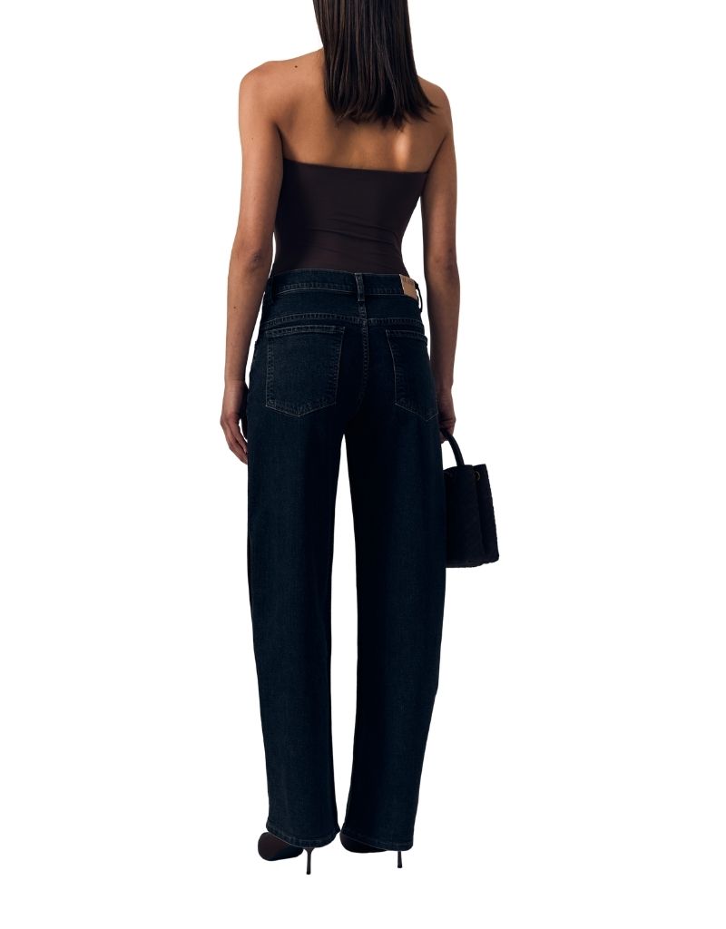 Nomad Tuck Fade to Black F26