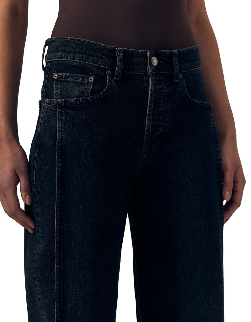 Nomad Tuck Fade to Black F26